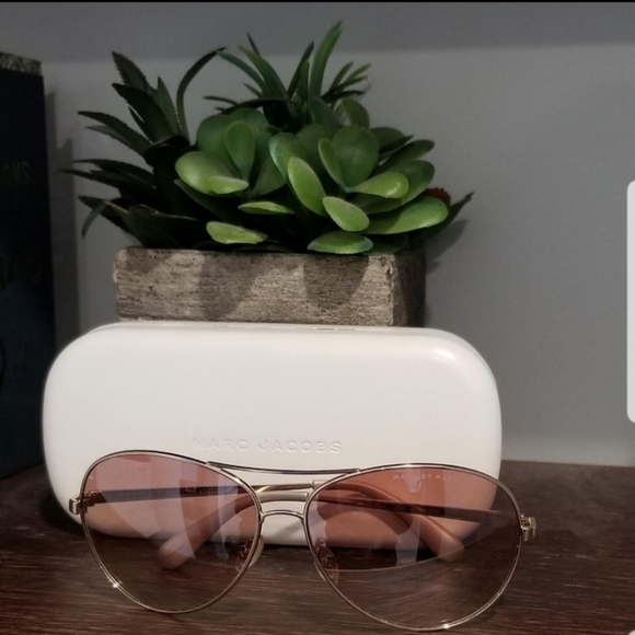 🕶MARC JACOBS AVIATOR STYLE SUNGLASSES
